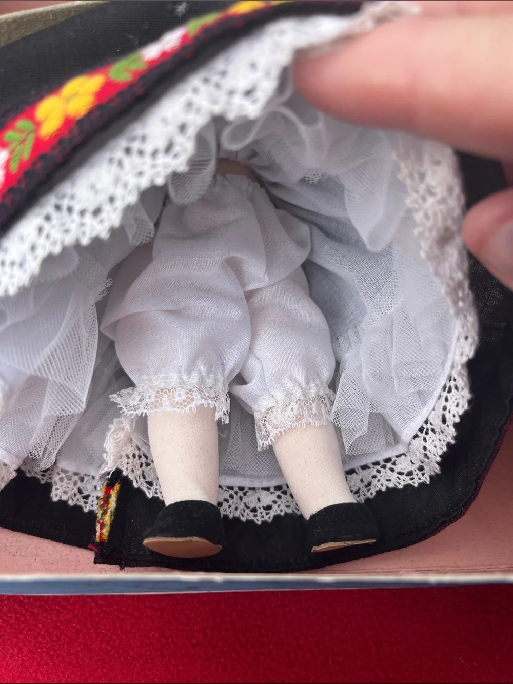 Madame Alexander Doll with White Bonnet, Floral Trim,Little Woman vintage Y2K